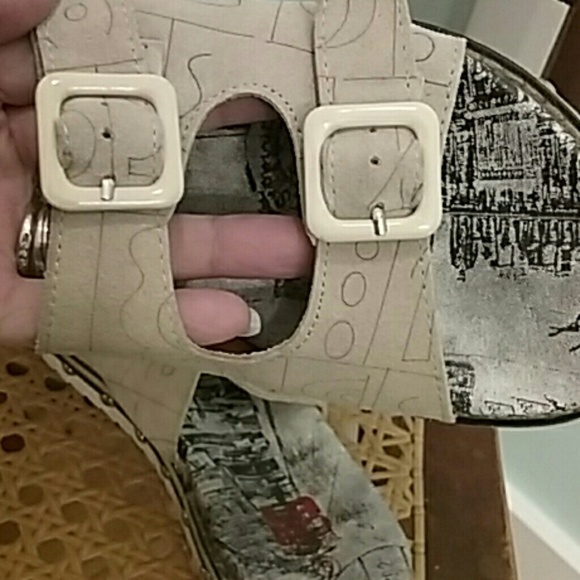 Free in a bundle - Picture 4 of 4